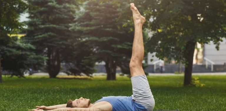 How To Do a Reverse Crunch: Form, Common Mistakes and Variations