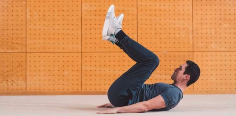 How To Do a Reverse Crunch: Form, Common Mistakes and Variations
