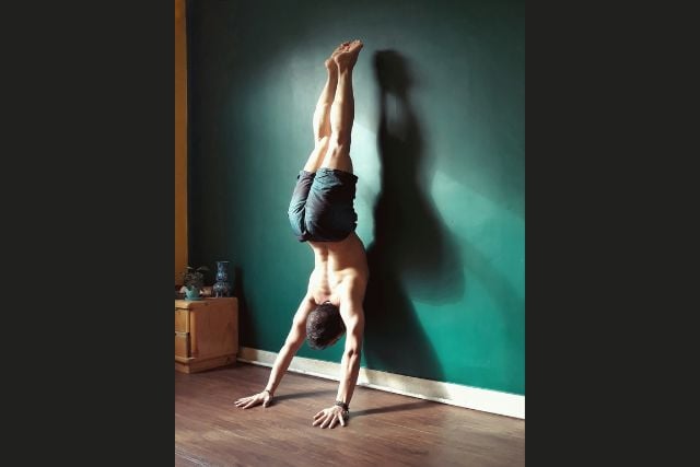 6 Wall Exercises That Work Wall Handstand Prep